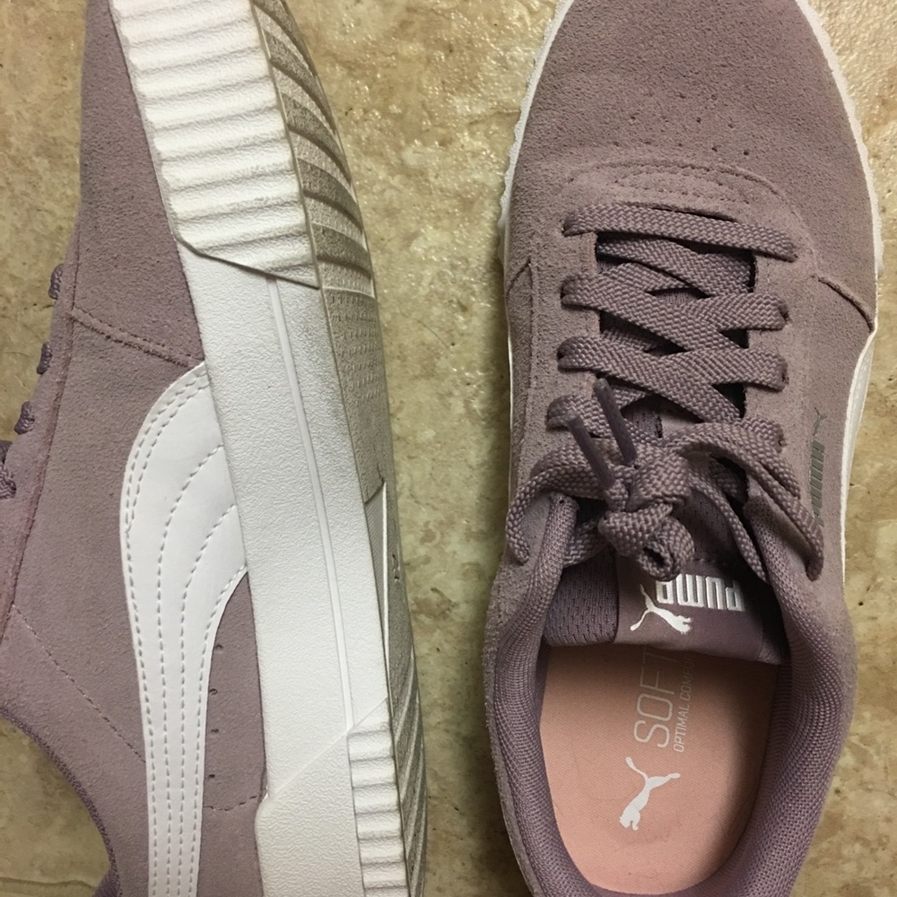 Women’s pumas carina
